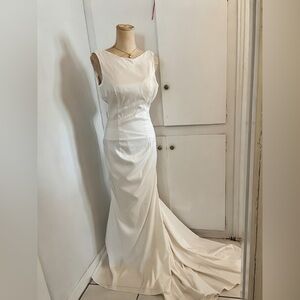 Elegant White Sleeveless Bridal or Evening Gown